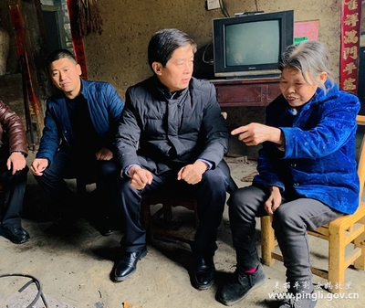 县长陈伦富到老县、大贵镇督查脱贫攻坚工作